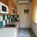 Aal Vendeghaz Apartment *